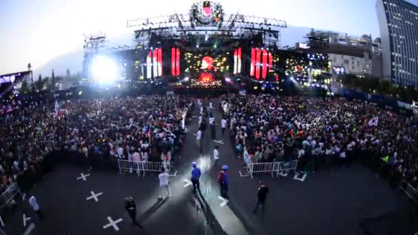 Πλήθη στο φεστιβάλ ηλεκτρονικής μουσικής — Αρχείο Βίντεο