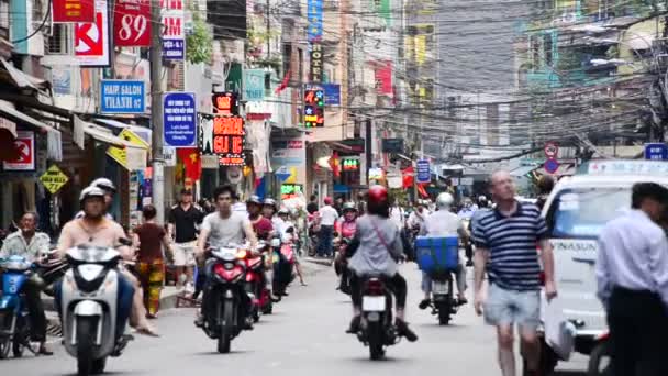 Forgalom, a forgalmas utcán a belvárosi Hcmc — Stock videók