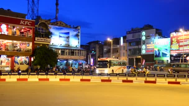 Circle de circulation occupé à Hanoi Vietnam — Video