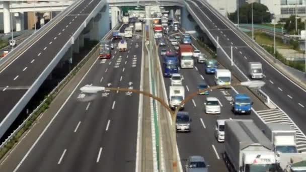 Tráfico pesado en autopista japonesa — Vídeo de stock