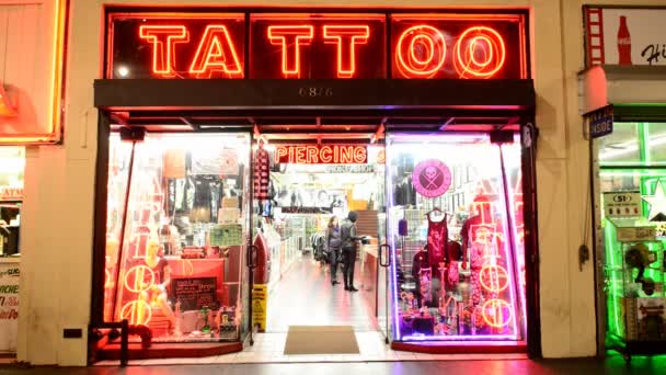 Hollywood Boulevard, loja de tatuagem — Vídeo de Stock