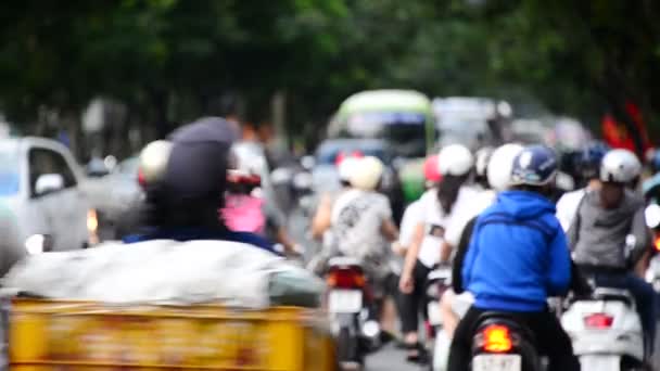 Tráfico en la calle ocupada — Vídeos de Stock