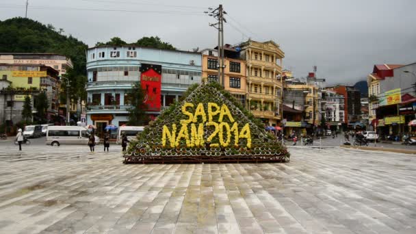 Plaza de la ciudad durante el día — Vídeo de stock