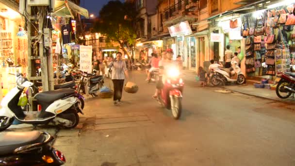 Walking Street-marknaden på natten i Hanoi — Stockvideo