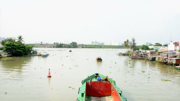 Barcos de carga no delta do Mekong — Vídeo de Stock