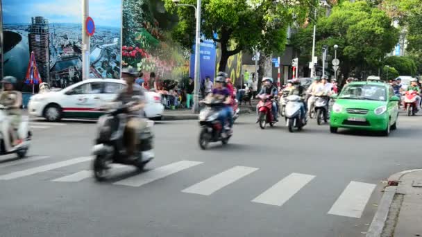 Трафік на жвавій вулиці — стокове відео