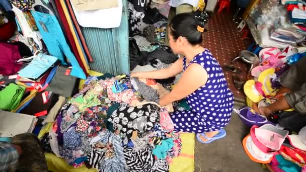 Paseo por el mercado de la calle ocupada — Vídeos de Stock