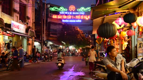 Περπατώντας αγορά οδών τη νύχτα στο Ανόι — Αρχείο Βίντεο