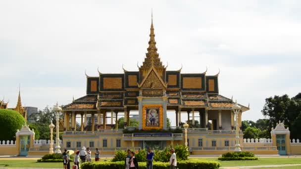 Palácio dos Reis com Turistas Visitantes — Vídeo de Stock