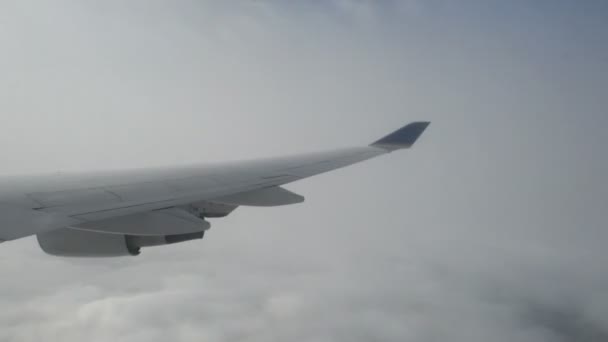 Nuages à l'extérieur de la fenêtre Jet 