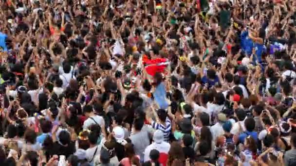 Multitud en el Festival de Música Electrónica — Vídeo de stock