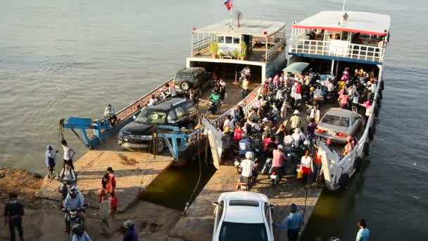 Ferry Descarga Passageiros — Vídeo de Stock