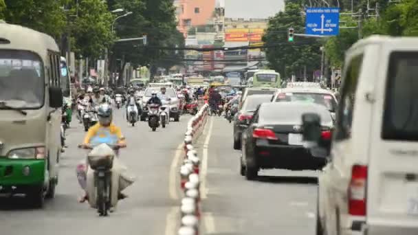 Traffic in Busy District — Stock Video