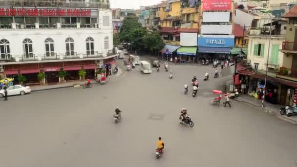 Vista de la intersección de tráfico ocupado — Vídeos de Stock