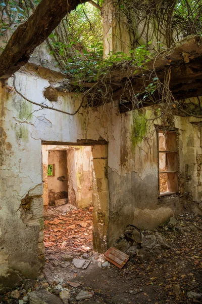 Opuszczony dom zniszczony wnętrza — Zdjęcie stockowe