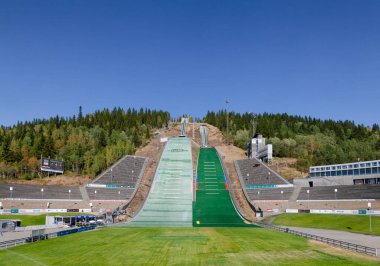 LILLEHAMER, NORway - 27 Temmuz 2018 Lysgardsbakkene Kayak Atlama Arenası, 1994 Kış Olimpiyatları şu anda Lillehammer Olimpiyatları 'nın bir parçası