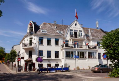 STAVERN, NORway 20 Temmuz 2018, Wassilioff Oteli. Stavern, her yıl 200 güneşli günün rekorunu elinde bulunduran popüler bir yaz merkezidir.