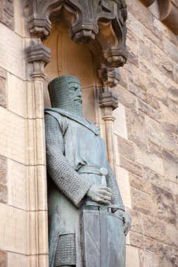 EDINBURGH, İngiltere - 9 AUG 2012: William Wallace heykeli Edinburgh Kalesi Gatehouse girişinde