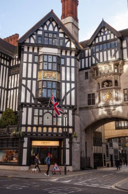 LONDON, İngiltere - 5 Kasım 2012: Londra Özgürlük Cephesi 'nde Union Jack, Londra' nın batı ucundaki Great Marlborough Caddesi 'ndeki mağaza