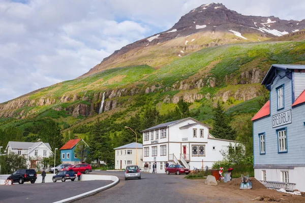 Seydisfjordur Iceland Aug 2015 White Blue Buildings Austurvegur Street — Stock Photo, Image