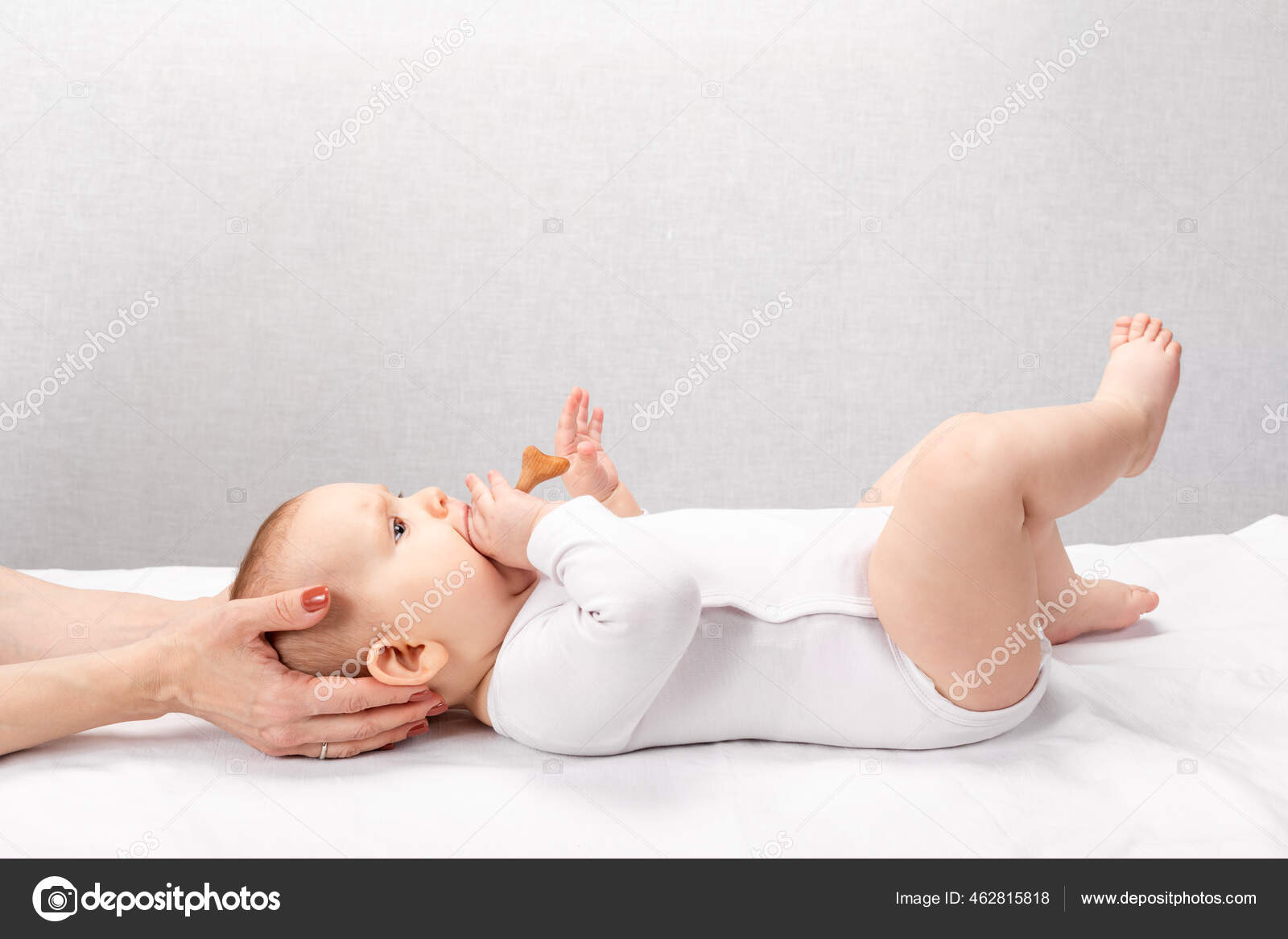 Bebe Osteopathie Images Libres De Droit Photos De Bebe Osteopathie Depositphotos
