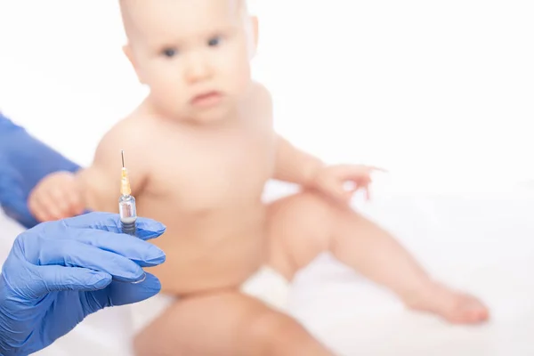 Pediatrician Nurse Ready Give Intramuscular Injection Vaccine Baby Girl Coronavirus — ストック写真