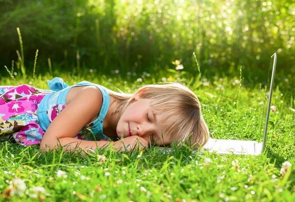 Child sleeping on computer outdoor — Stock Photo, Image