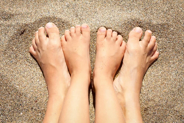 沙滩上的脚 — 图库照片