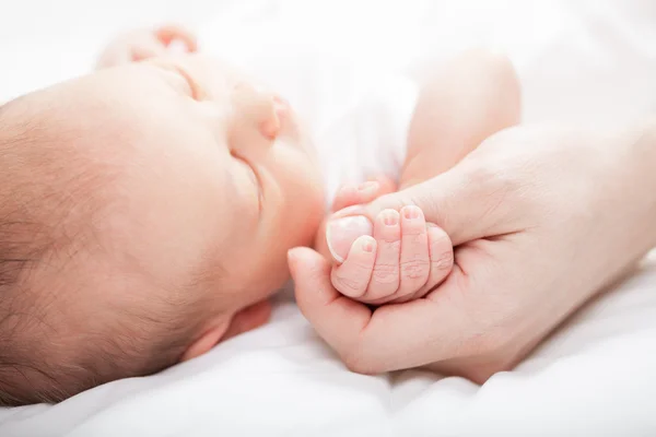 Mãe com bebê recém-nascido — Fotografia de Stock