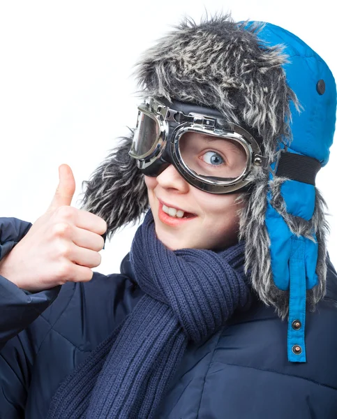 Junge in Winterkleidung — Stockfoto