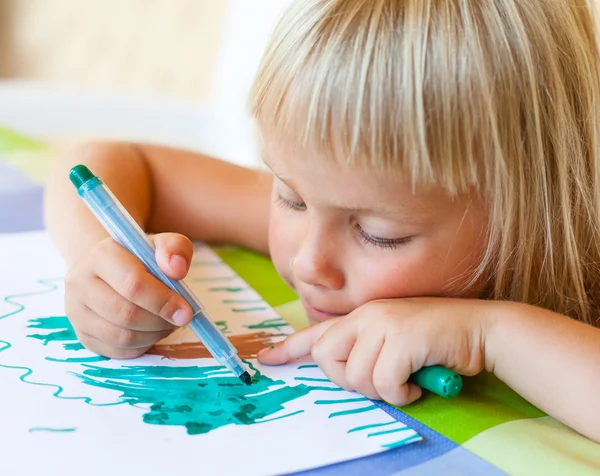 Little girl drawing — Stock Photo, Image