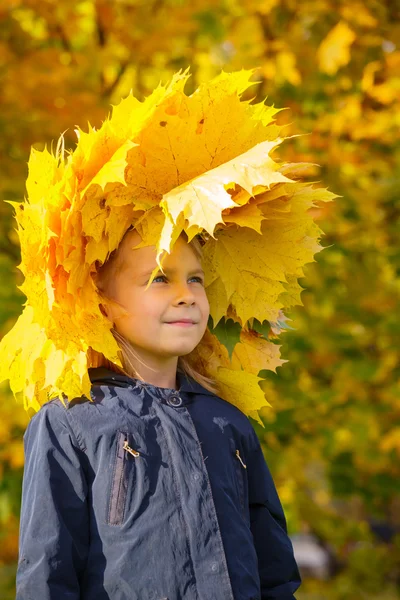 Girl wearing wreath of autumn leaves — Stok fotoğraf
