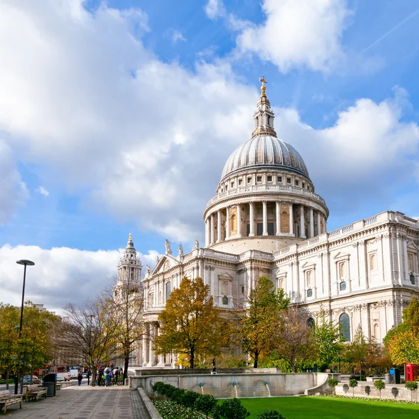 St Pauls καθεδρικό ναό στο Λονδίνο, Ηνωμένο Βασίλειο — Φωτογραφία Αρχείου