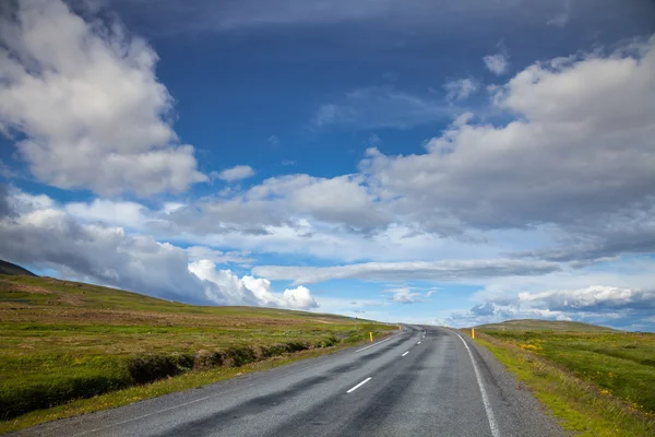 Pusta droga w Islandii — Zdjęcie stockowe
