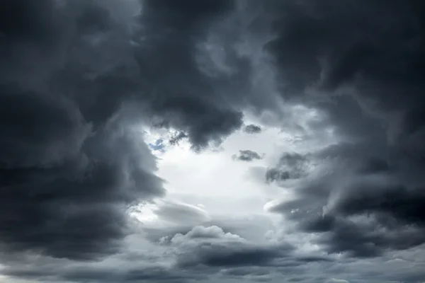 暴风雨的天空背景 — 图库照片