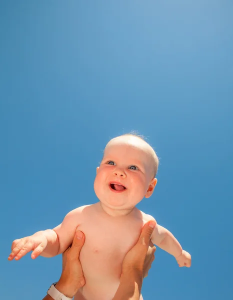 Enfant heureux à l'extérieur — Photo