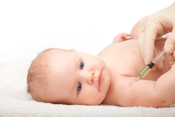 Doctor vaccinating calm baby — Stock Photo, Image