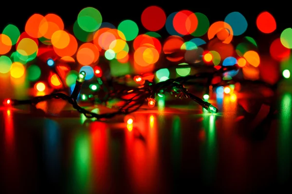 Рождественские огни с размытым фоном — стоковое фото