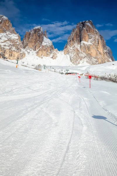 Skipiste in den Dolomiten — Stockfoto