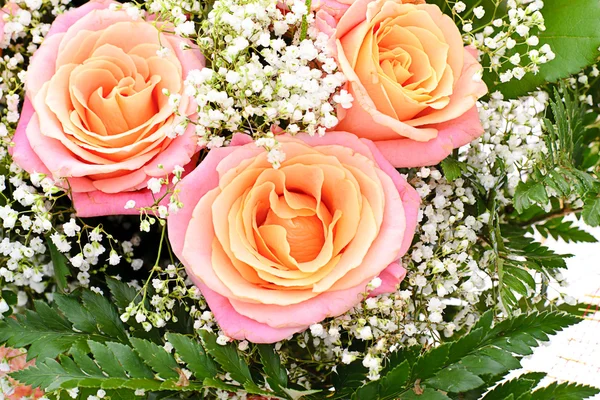 Kleurrijke bloemen boeket geïsoleerd op de witte achtergrond — Stockfoto