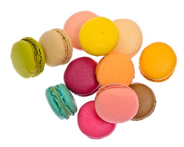 Beyaz arka planda izole edilmiş Tatlı Tatlı Makarnalar