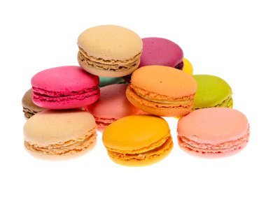 Beyaz arka planda izole edilmiş Tatlı Tatlı Makarnalar