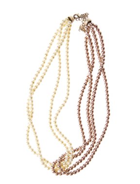 İnci boncuk beyaz arka plan üzerinde izole