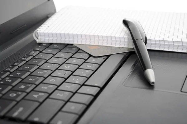 Credit Cards on Top of Laptop — Stock Photo, Image