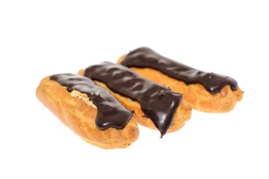 Tatlı pasta beyaz arka plan üzerinde izole