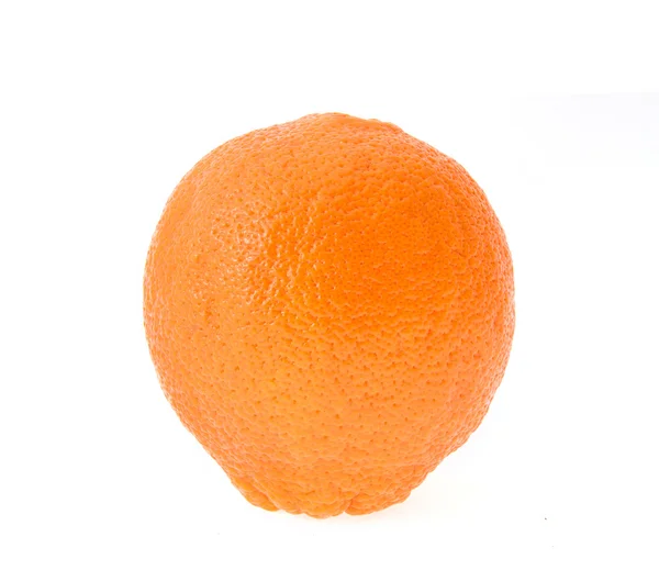 Färska apelsiner isolerad på vit bakgrund — Stockfoto