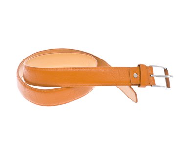 Beyaz arkaplanda izole edilmiş deri kemer