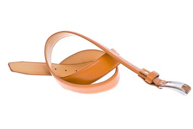 Beyaz arkaplanda izole edilmiş deri kemer