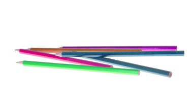 İzole renkli kalem kümesi