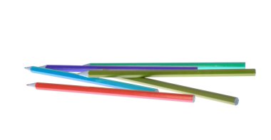 İzole renkli kalem kümesi